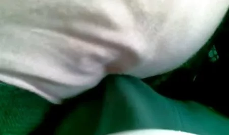 فقط دوستان در اتاق خواب با هم حرکت می کردند و رابطه دختر 18 ساله سکسی جنسی برقرار می کردند.