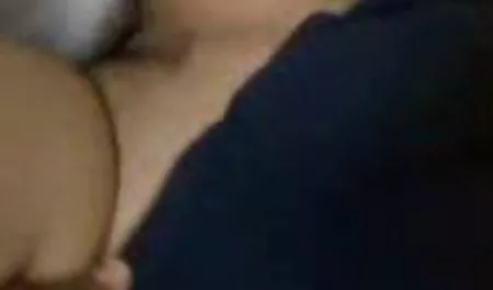 ورزشکاران آب جوش را از یک عضو قدرتمند سکس دختر ۱۸ مربی عضله می گیرند