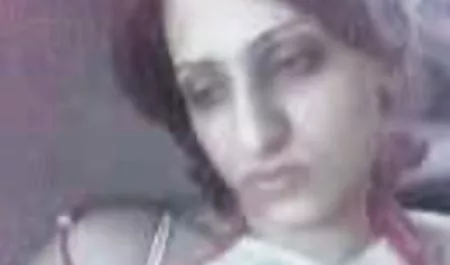 بعد سوپر ۱۸ساله از لیسیدن پاها ، از دست ماهیچه آبدار شد