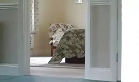 ماشینی بی تاب اجازه نمی دهد سکس منفی ۱۸ که دختر آرایش کند ، عضو سوار خود را بیرون انداخت