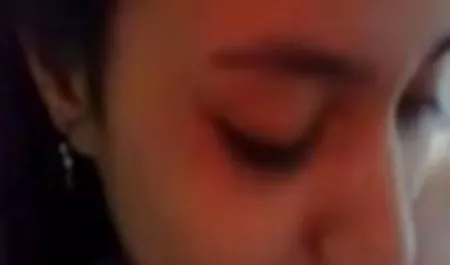 همسر در حالیکه شوهرش بر سر زنان قدم می زند با همکار خود کانال خفن سکسی چراغ می زند