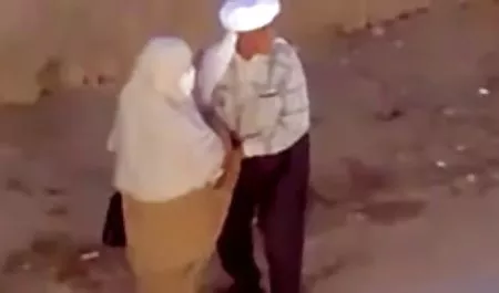 لوچ بالغ به جای صبحانه زن جوان نگه داشته در الاغ کانال خفن سکسی