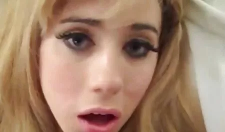حسابدار همسر گرسنه مشتری ثروتمند را لگد می زند و یک اسکین مایل به اسلحه را سوار می کانال خفن سکسی کند